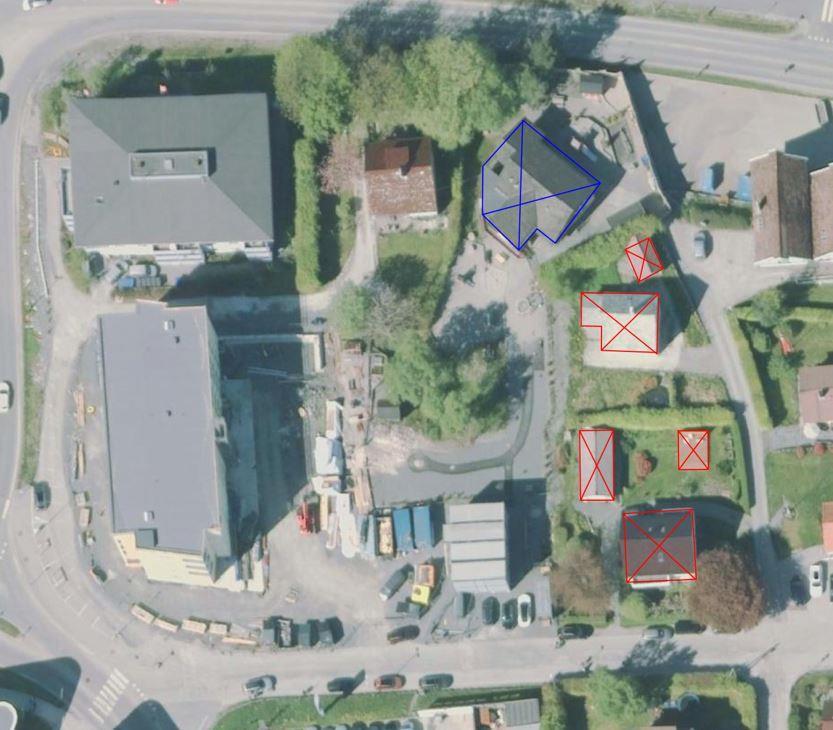 Oversiktsbilde over området for nye Nepjarhaugen barnehage, som viser byggene som er på området per i dag. Byggene som skal rivast er markert. - Klikk for stort bilete